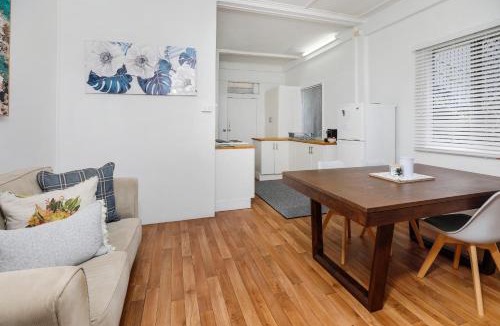 Cairns North Apartment | Easy Going Holiday Unit on McKenzie MK6