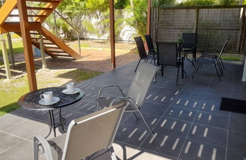 Woodgate House | Easy Stroll to the Beach or Bowls Club