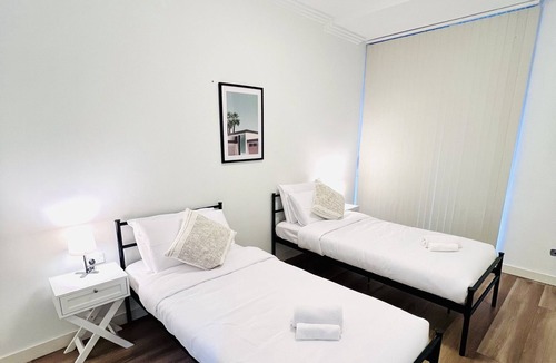 Turrella Apartment | Easy to get into The city and airport by train, self check in and private entry