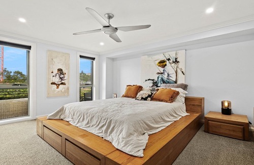 Terrigal House | Easy walk to Terrigal, beach, boutique shops, eateries and watersports