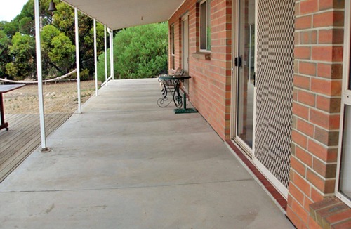 Dalrymple House | Ebb N Flow Beach House - Rural Feel, Sea Views, Dog friendly