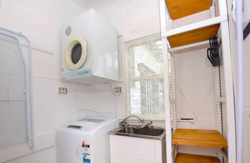 Katoomba Cottage | Echo Round House - Adorable Art Deco Pet Friendly Cottage Walking Distance to The Three Sisters