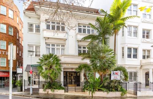 Kings Cross Apartment | Eclectic Art Deco Apartment in great location