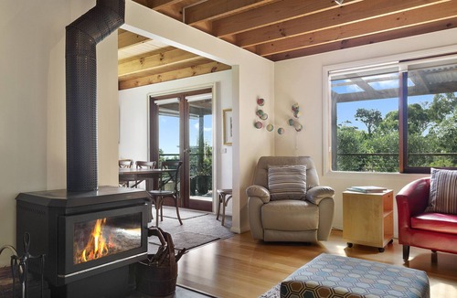Dromana House | ECO-BEACH - ARTIST'S RETREAT - BAY VIEWS, 350M STROLL TO BEACH and WILDLIFE!