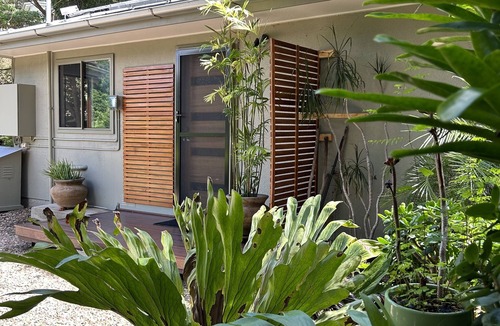 Booroobin Cabin | Eco-luxe studio and amazing Glasshouse Mountains views.
