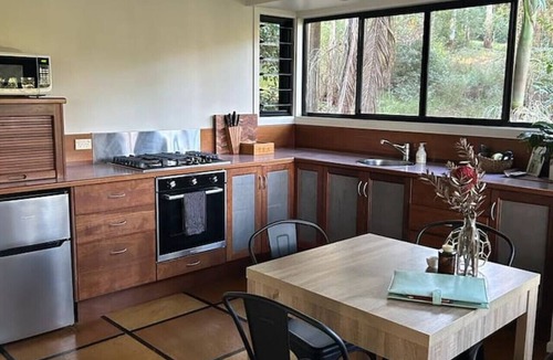 Smiths Creek Ski Chalet | Ecoasis Forest Chalet: Romantic Rainforest Retreat
