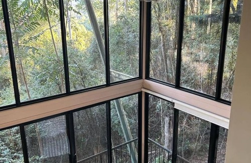 Smiths Creek Ski Chalet | Ecoasis Forest Chalet: Romantic Rainforest Retreat
