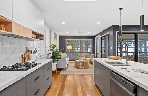 St. Georges Basin House | Edge Water - Belle Escapes Jervis Bay