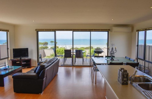 Kingscote House | Edgewater Escape