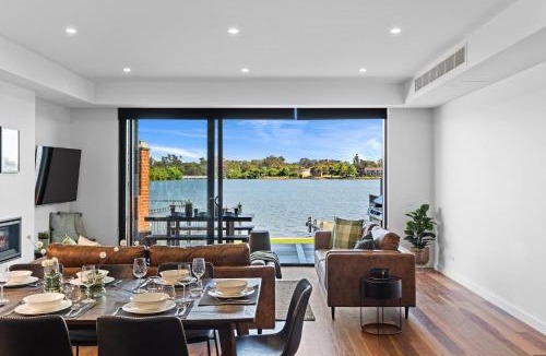 Yarrawonga House | Edgewater on Irvine