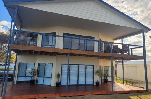 Melville House | Edithburgh Sea Views