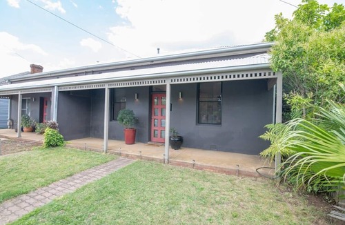 Orange House | Edward Cottage - Trendy East Orange, Close to CBD