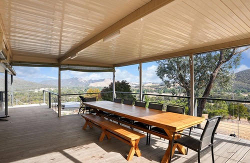 Goughs Bay House | El Gallo Pinto - boasting amazing hilltop views of Lake Eildon and the surrounding mountains.