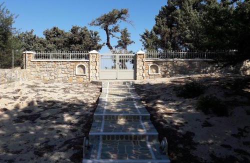 Elafonisos House | Elafonisos: Two storey house on the sea front