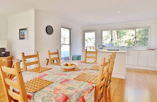 Hyams Beach House | Elaine at Hyams Beach, Jervis Bay