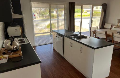Waterhouse House | Elandra House - WiFi pet friendly outside