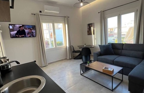 Elefsina Apartment | Elefsinian Mysteries Apartments - Black Beauty