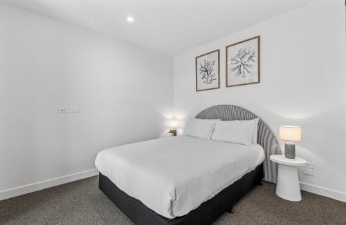 Preston Apartment | Elegant 1-Bed by Shops with Rooftop Swimming Pool