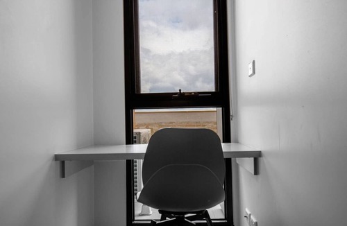 Footscray Apartment | Elegant 2BR@Footscray Station