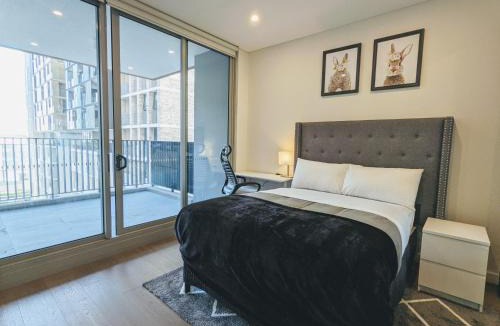 Lidcombe Apartment | Elegant 3-bed 2-bath, balcony, with pool included, NO PARTIES!