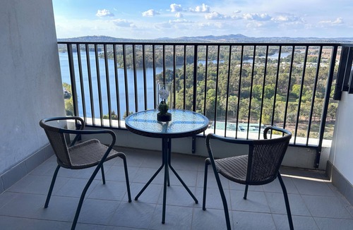Bruce Apartment | Elegant apartment with Skyline views. 5 min to Canberra university
