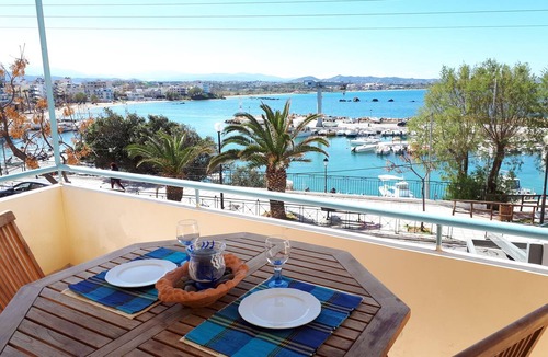 Nea Chora Apartment | Elegant APT with amazing SEAVIEWS, by sandy beach & Chania old town and center