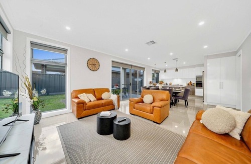 Klemzig House | Elegant Stay at Klemzig | Luxury on Adelaide City Fringe/CBD