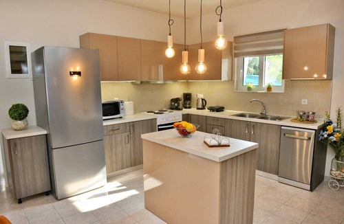 Kalithies Villa | Elegant Villa with Pool & Garden in Eleousis.