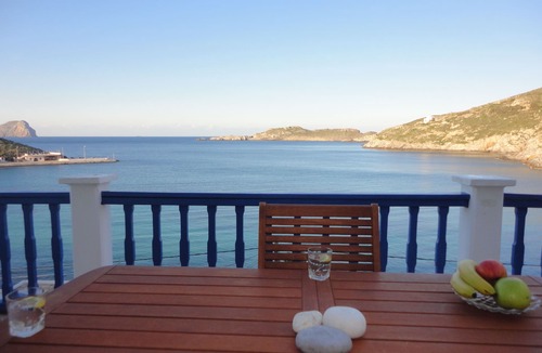 Kithira Apartment | Eleni's waterview studio