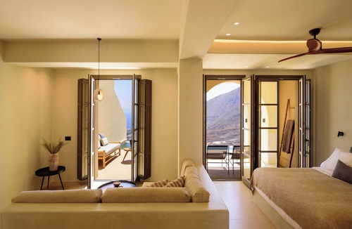 Pyrgos Hotel | Elessa Hotel