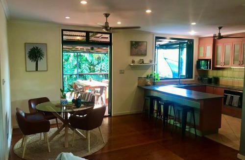 Alawa House | Elevated Tropical House