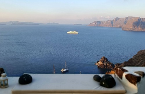 Oia House | Elias Cave House Oia 270 Caldera View . Eco experience at the edge of the cliff