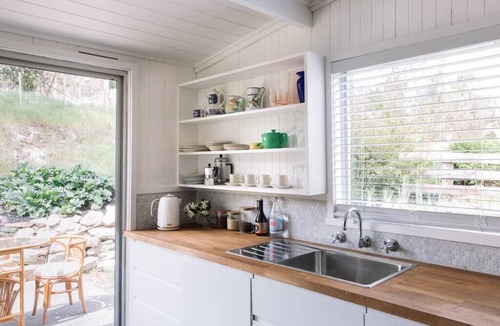 Baynton House | ELLERSLIE COTTAGE - FOR LOVERS AND DREAMERS