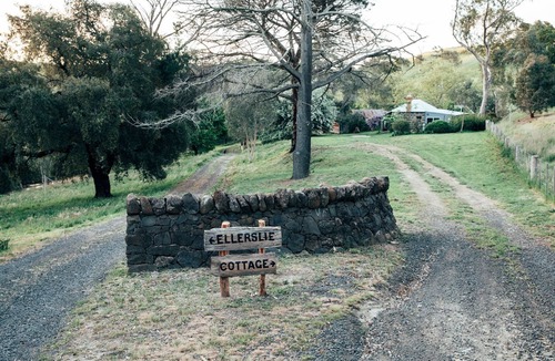 Baynton House | ELLERSLIE COTTAGE - FOR LOVERS AND DREAMERS