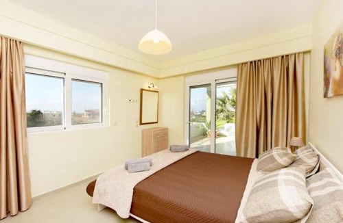 Petaloudes Apartment | Elli Garden View - Spacious Fully Equipped Apartment