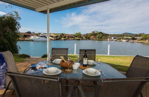 Forster House | Elouera 23 - Waterfront and Pet-Friendly!