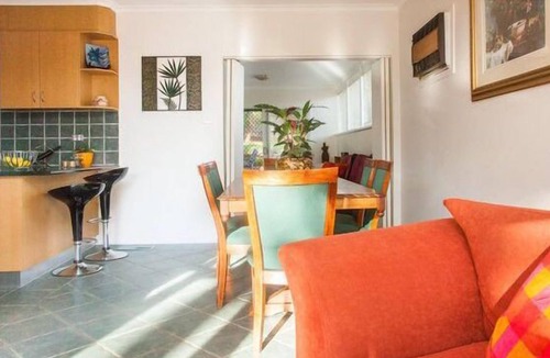 Eltham House | Eltham Retreat Guest House - Warm & Bright Home