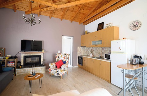 Ilida House | Elysium Countryside House Jacuzzi - Doune, Douneika, Greece