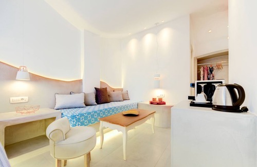 Karterados Hotel | Emerald Collection Suites
