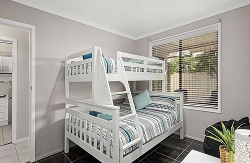 Emerald Beach Apartment | Emerald Hub 2 is a self-contained flat attached to the main house with access to a swimming pool