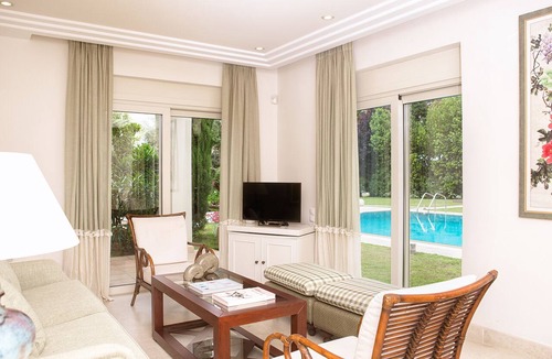 Chalcis Villa | Emerald Villa-next to the beach-sharing swimming pool