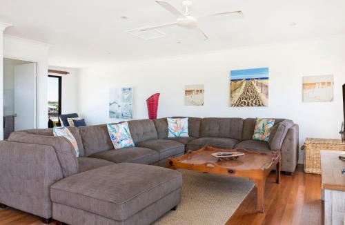 Culburra Beach House | Endless Summer I Pet Friendly Absolute Beachfront