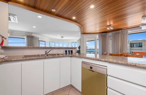 Marmion House | Endless Summer - The Reefs!