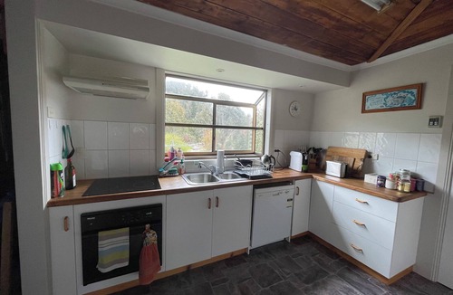 Omeo House | Enjoy Alpine Lifestyle at Mesley Manor, in heart of Omeo, close to Bike Trails
