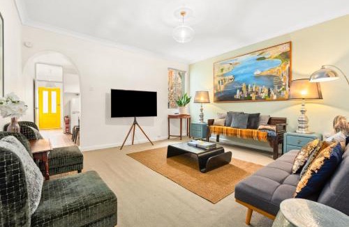 Enmore Apartment | 'Enmore Lane' A Central Eclectic Artist Escape