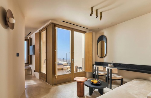 Pyrgos Hotel | Enorme EOS Santorini - Adults Only