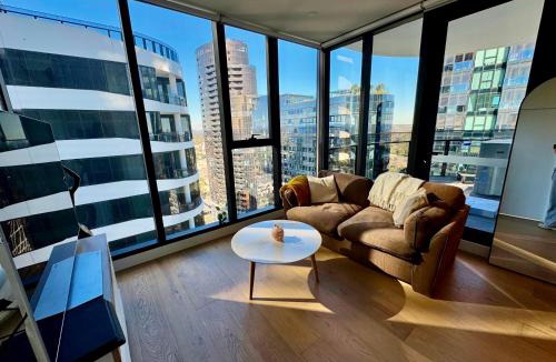 Box Hill House | Ensuite Room with Unbeatable Amenities & Prime Box Hill Location in 2B2B Apartment