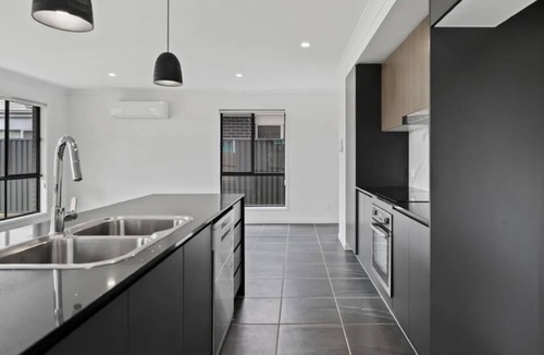 Pallara House | Ensure Room x Private Bathroom