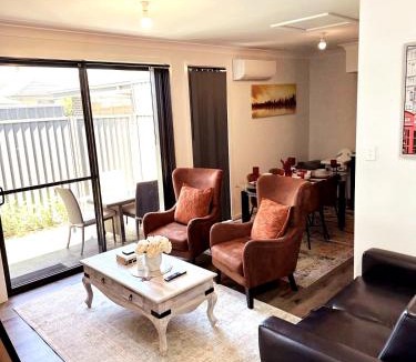 Oran Park Apartment | Entire 2br, hideaway