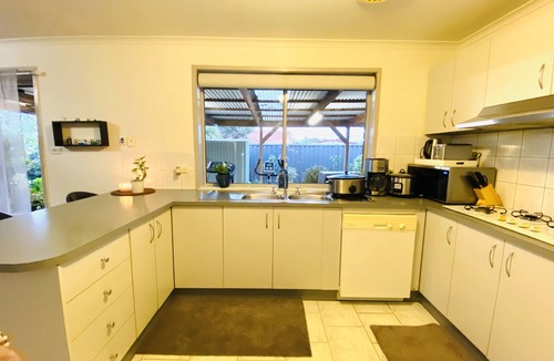 Werribee House | Entire Home In Werribee On the Best Possible Location.